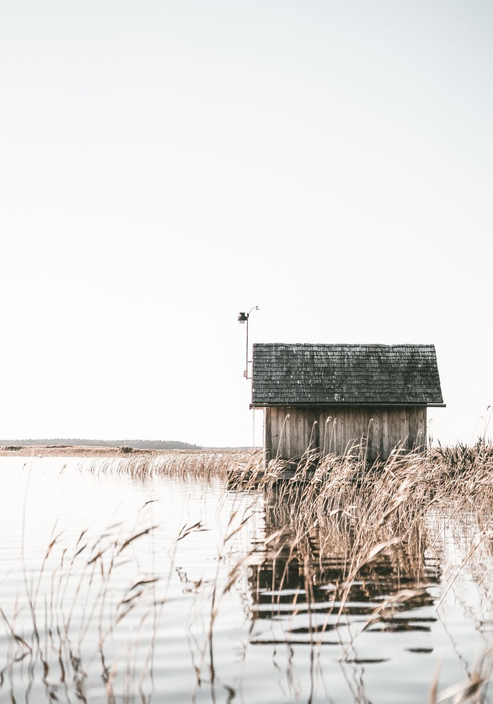 Wooden Cabin by Lake Plakat - Posterbox.no