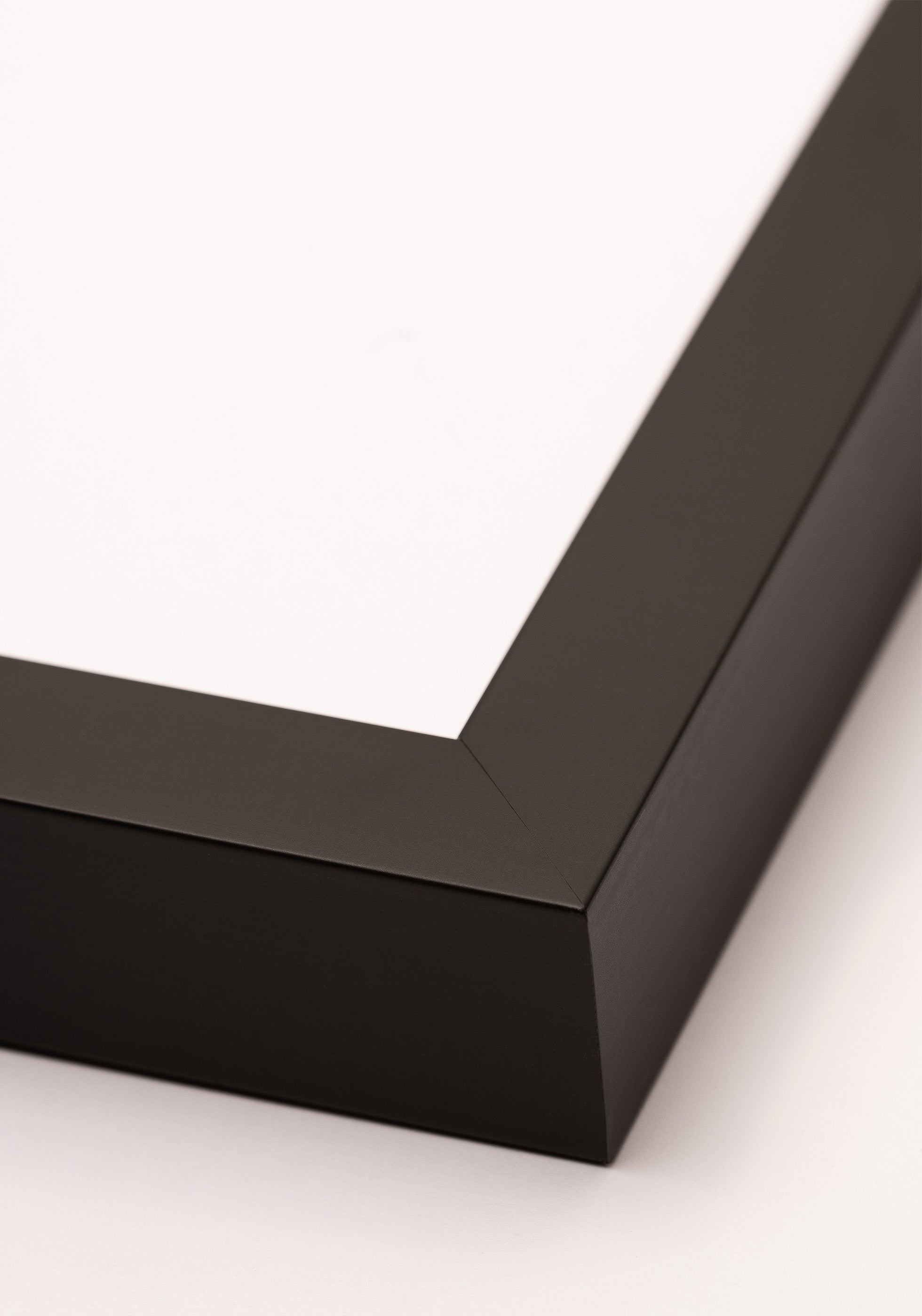 Premium Wood frame Nielsen Black