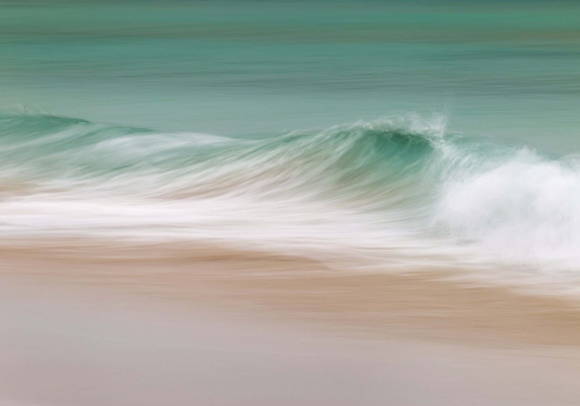 Serene Ocean Wave