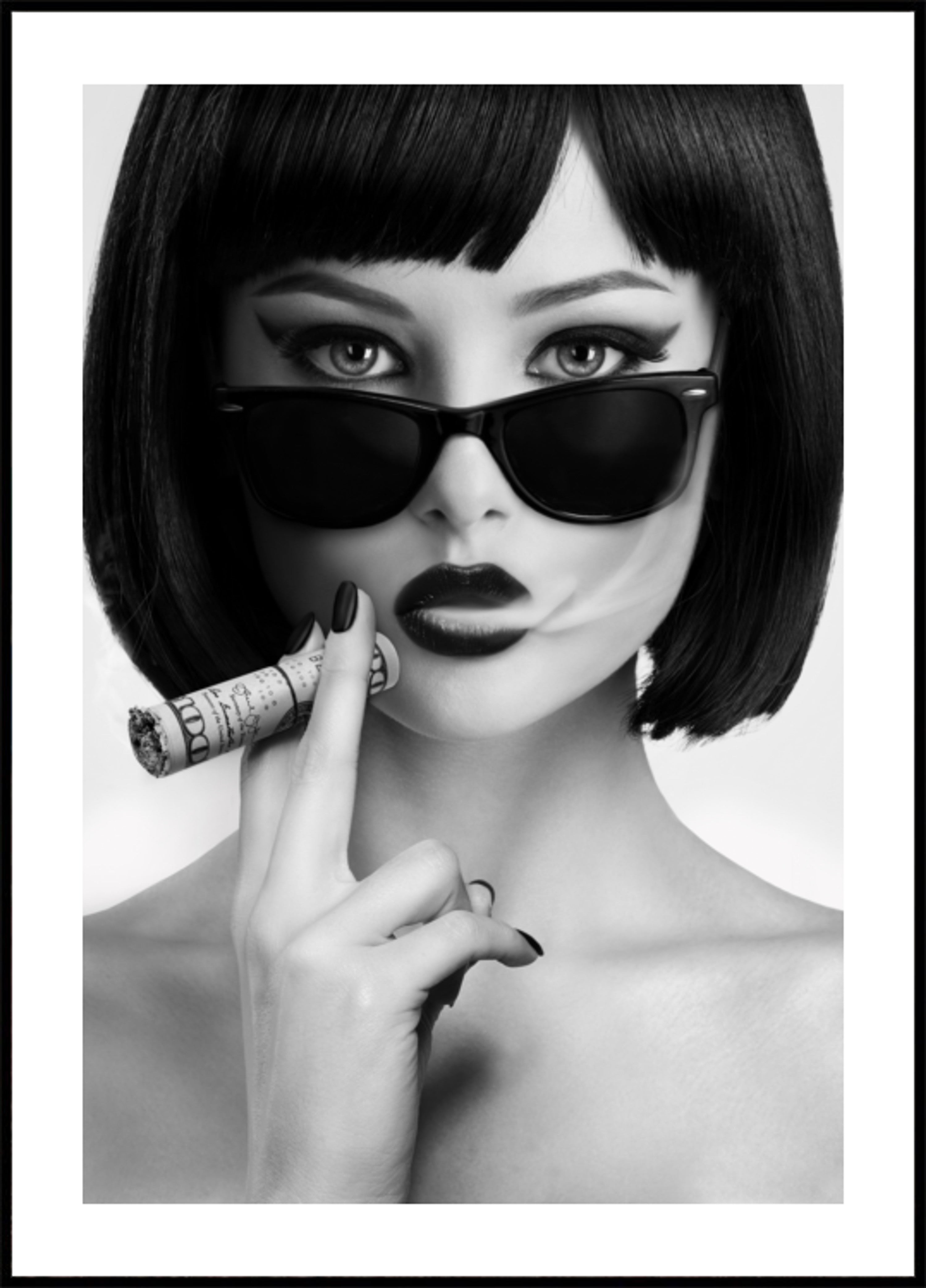Confident Glamour Smoke