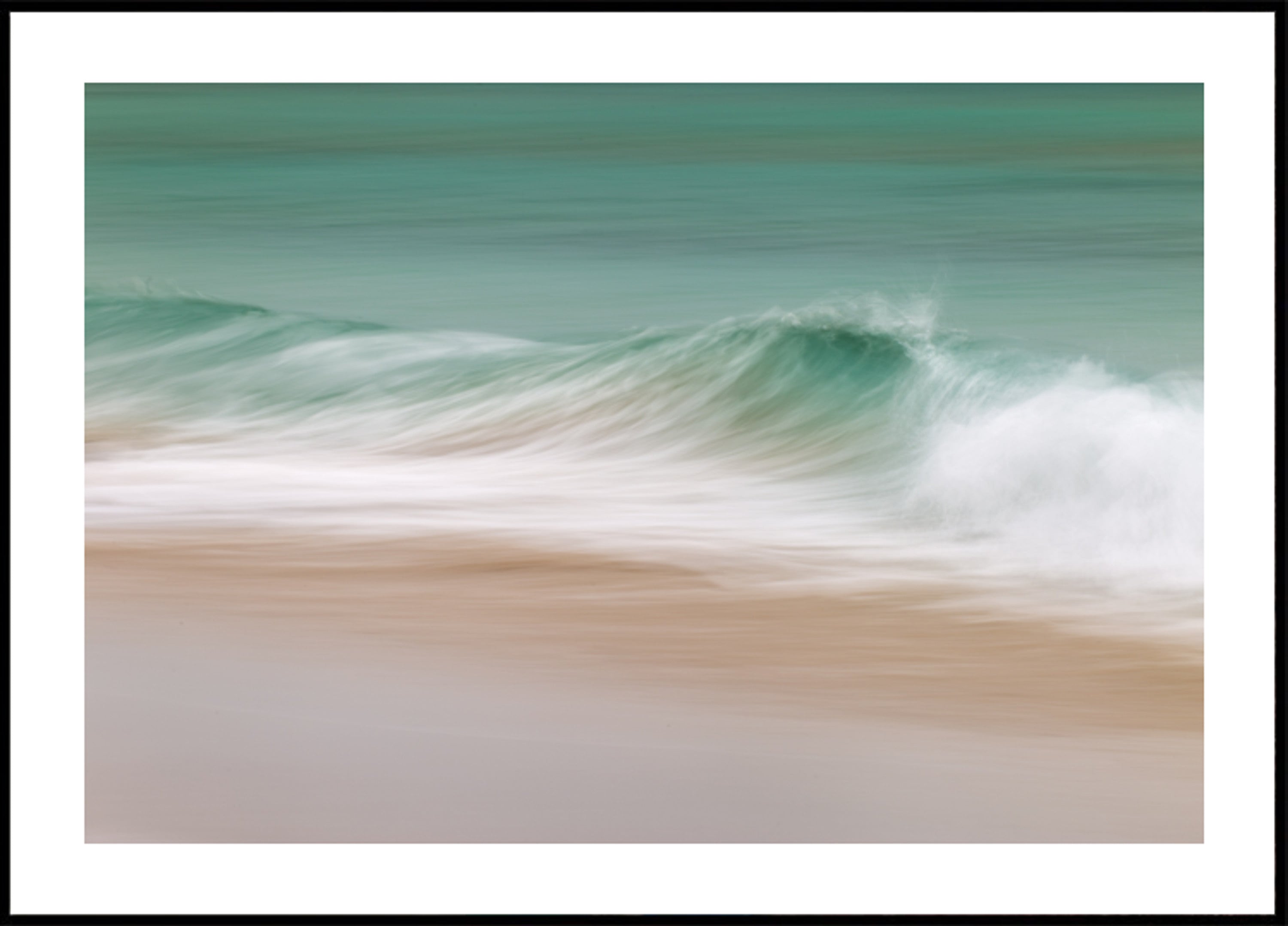Serene Ocean Wave